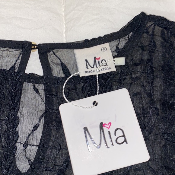 Lace Cropped Blouse - Picture 3 of 8